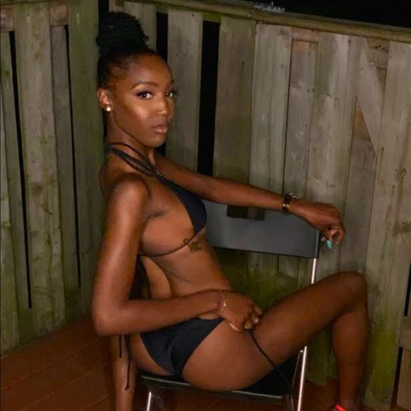 Black Bikini - Picture 3 of 3